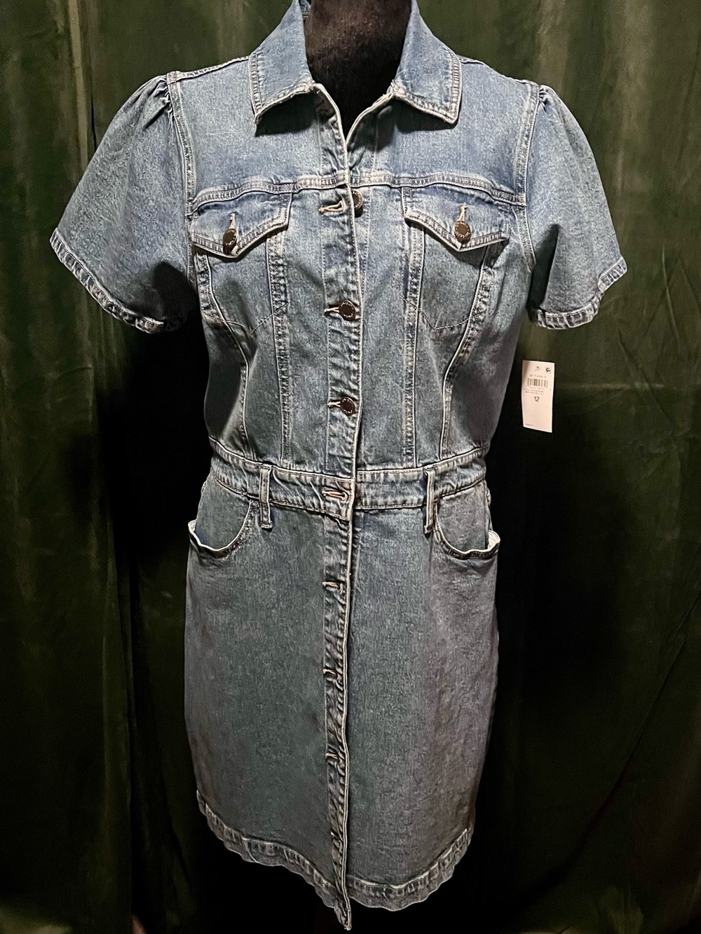 Vintage-Inspired Light Blue Denim Shirt Dress with Short Sleeves